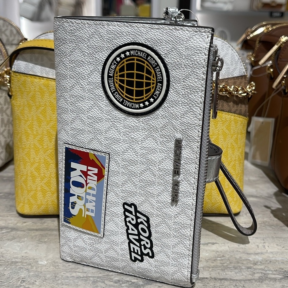 Michael Kors Jet Set Travel Lg Embellished Signature Logo Wristlet Wallet Phone